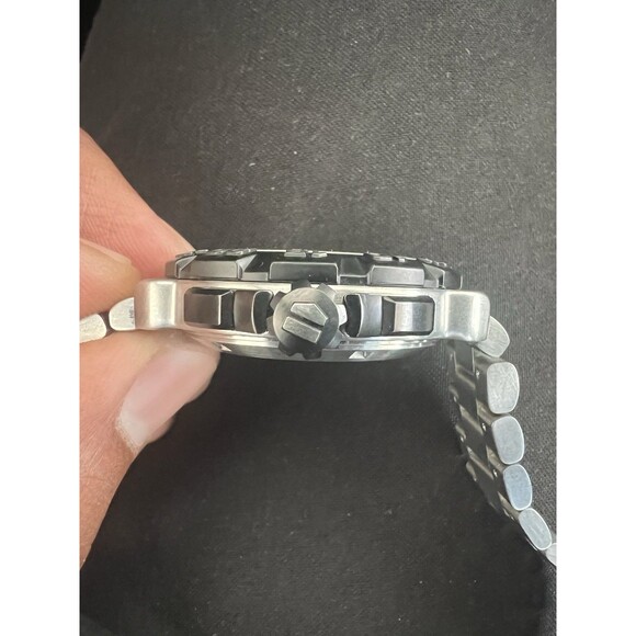 TAG Heuer Formula 1 Quartz Chronograph 200M 43mm Mens Watch  TAG Heuer Formula 1 Quartz Chronograph 200m Silver Dial Steel Bracelet